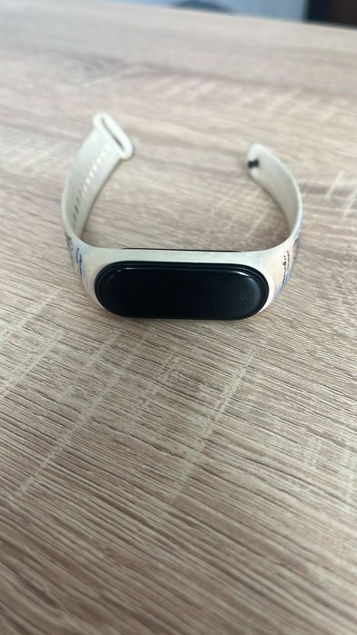 Mi band 5 с белым чехлом без зарядки