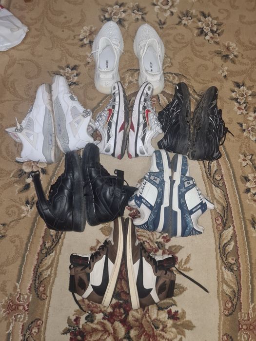 Vand papuci preturi in privat