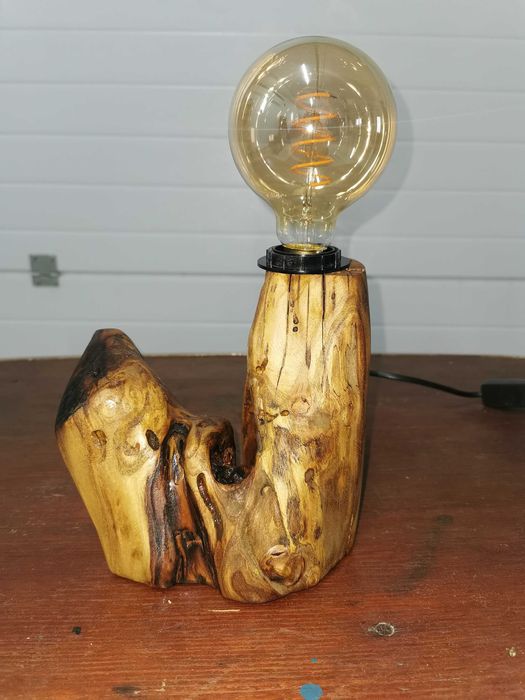 Lampa ornamentala decorativa din lemn, în forma de inima