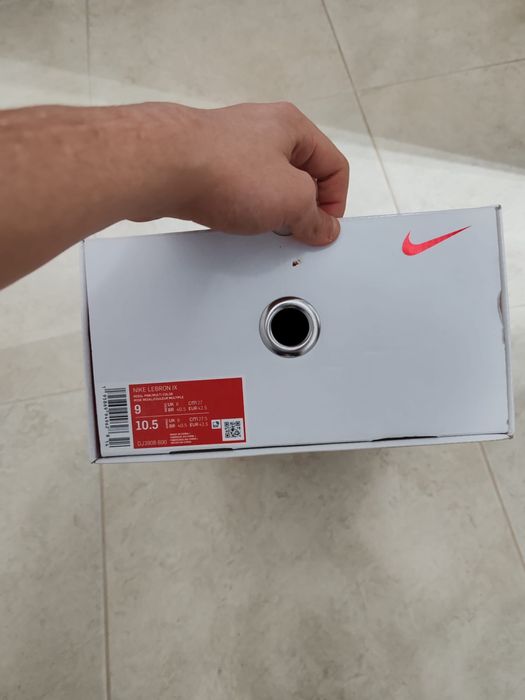 Lebron IX "King of LA" marime 42.5 purtati de cateva ori
