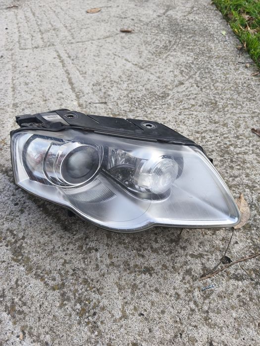 Far cu xenon dreapta față Volkswagen Passat B6 2005-2010