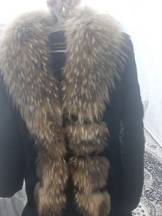 Шуба чёрная  красивая