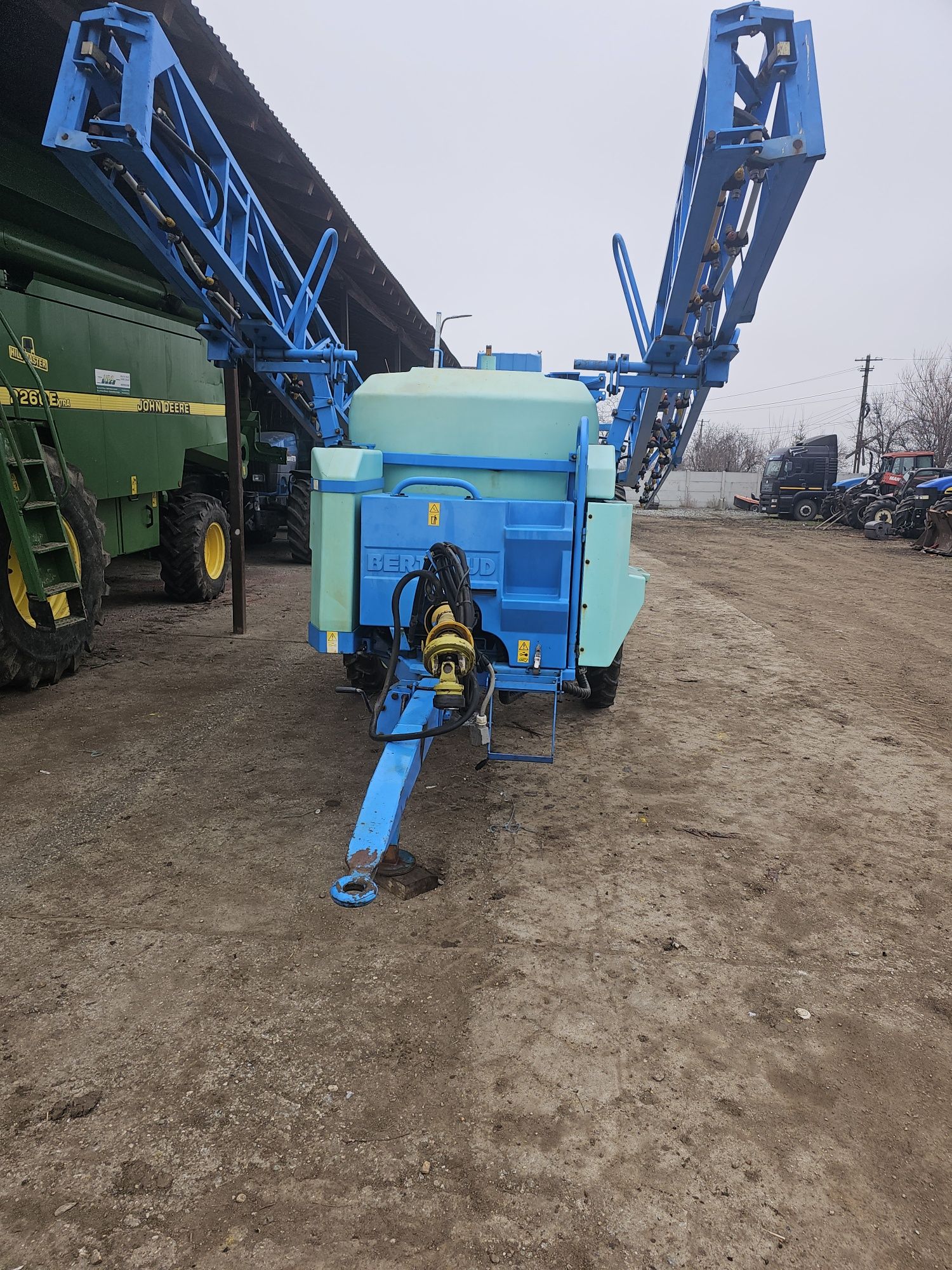 Vând instalatie erbicidat Berthoud