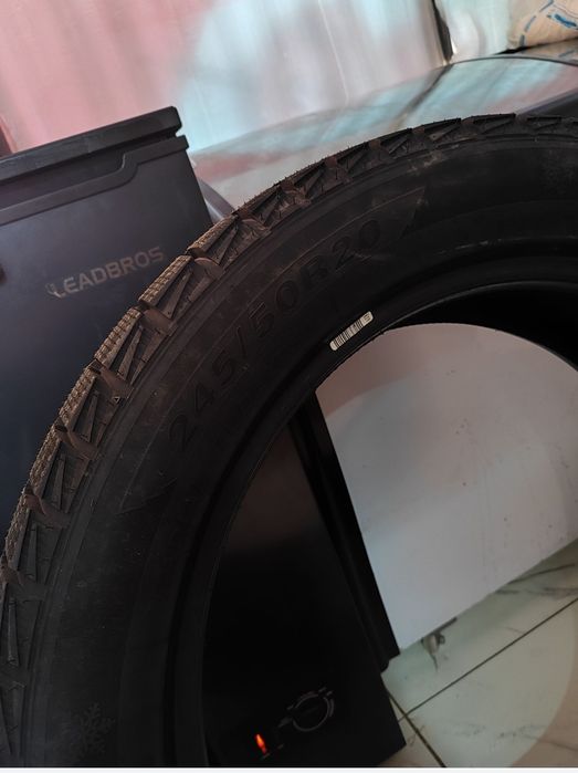ЗИМНЫЕ шины НОВЫЙ 245/50/20