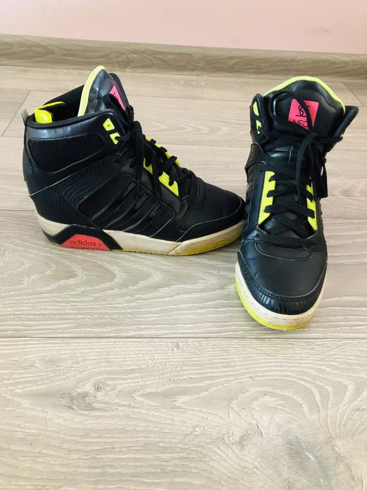 Маратонки Nike и Adidas