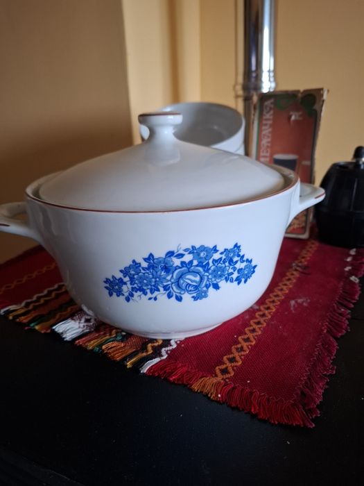 Порцеланов супник