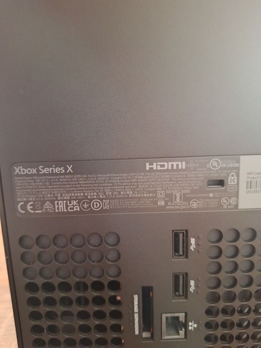 Vand Xbox Series X + controller cu baterie reincarcabila + jocuri