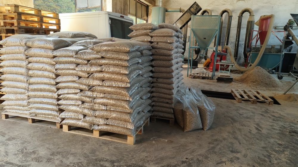 Vând peleți de calitate din rumeguș  cu putere calorica .