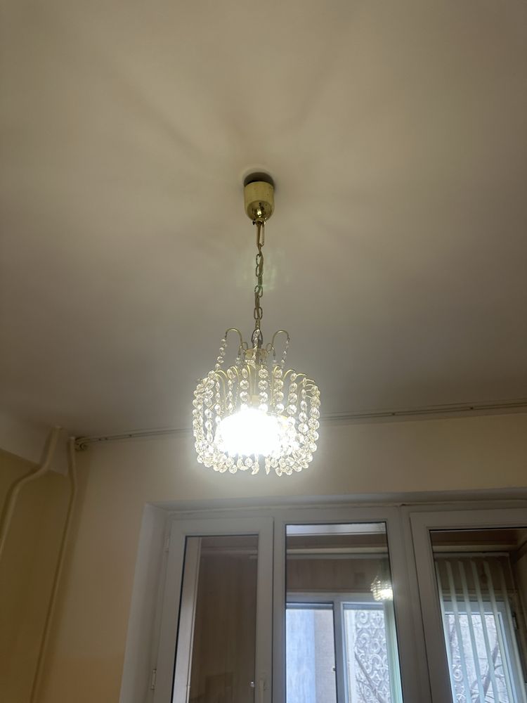 Продам люстру