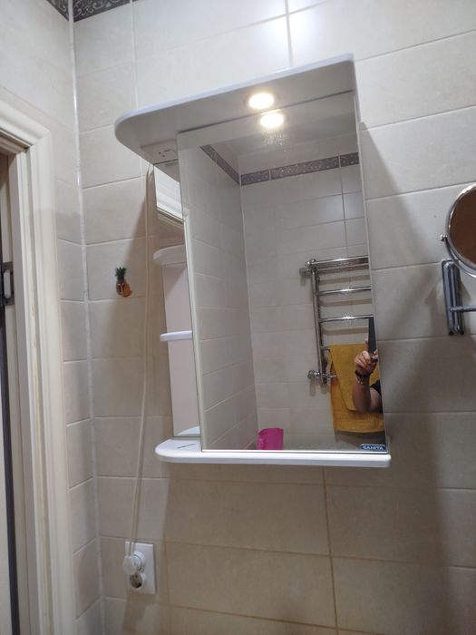 Продам раковину со шкафом со смесителем вместе.