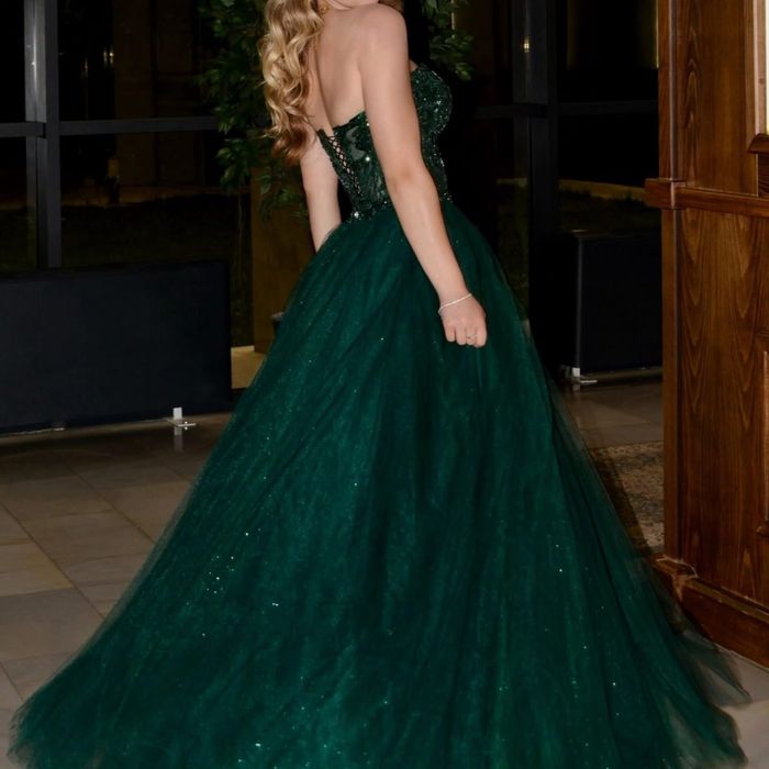 Бална рокля в тъмнозелен цвят с корсет и дълга пола