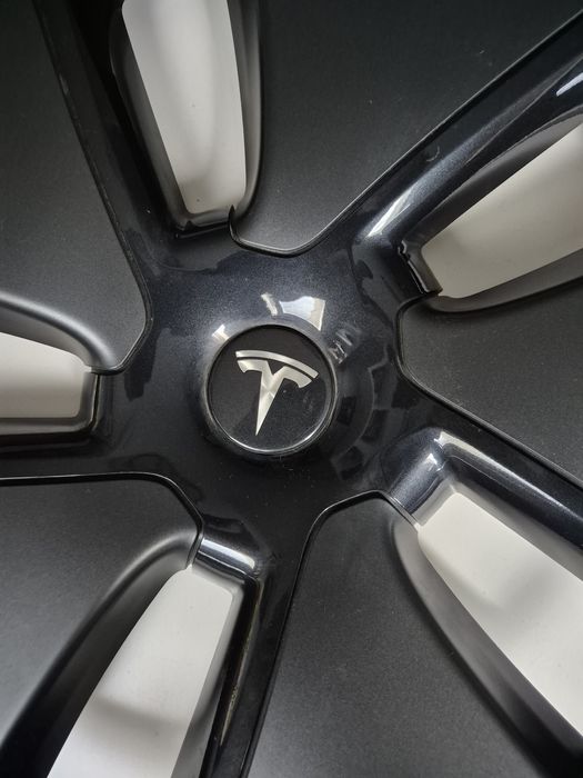 Тасове за тесла модел 3