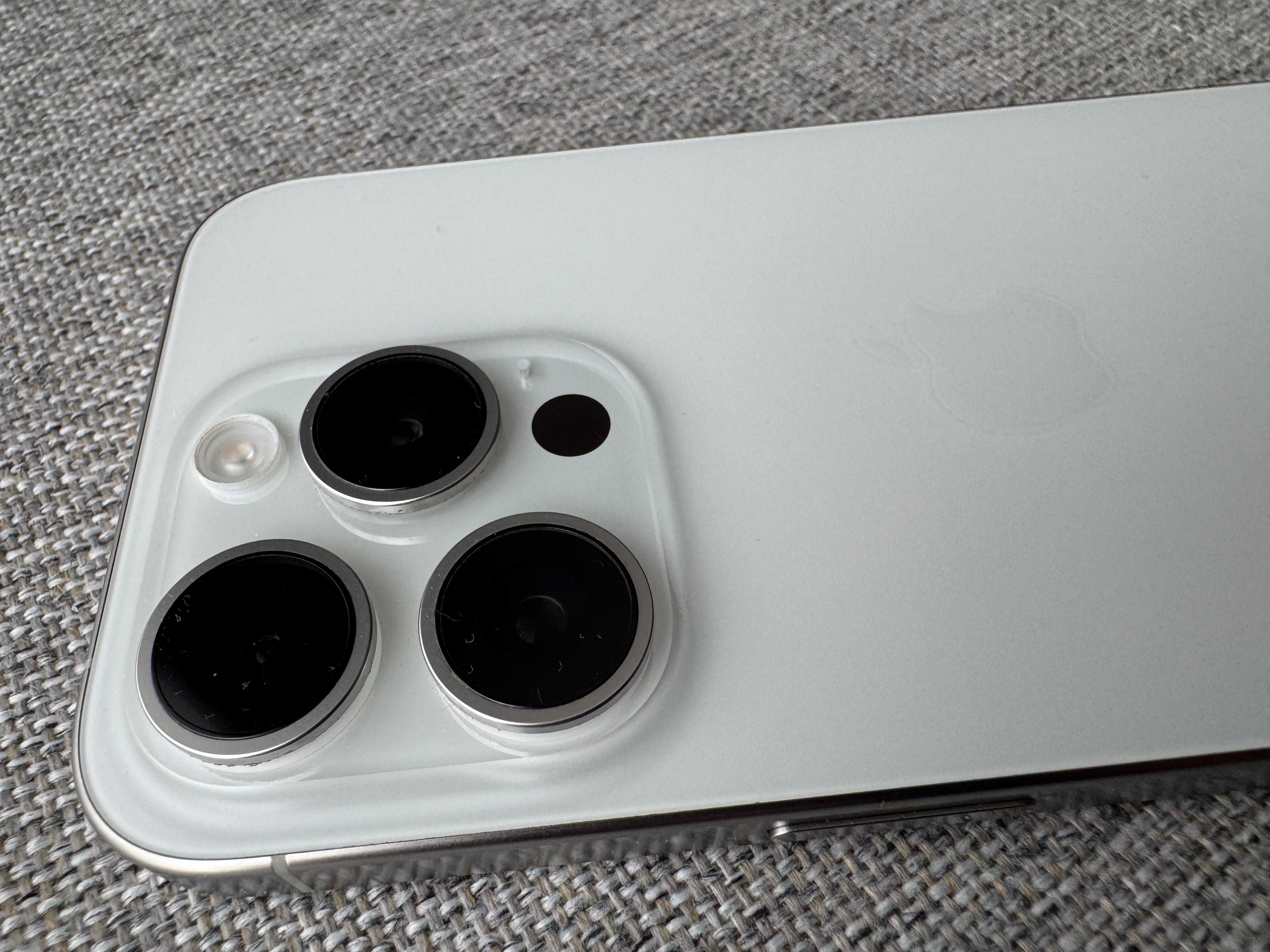 iPhone 15 Pro 128Gb бял, перфектен