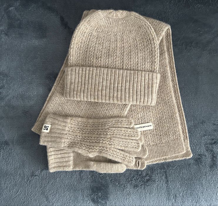 Шапки комплект с шаром и перчатками