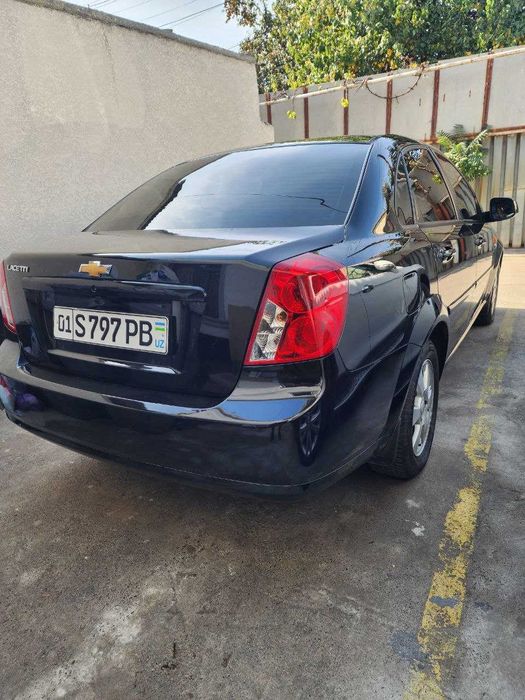 Лачетти сотилади