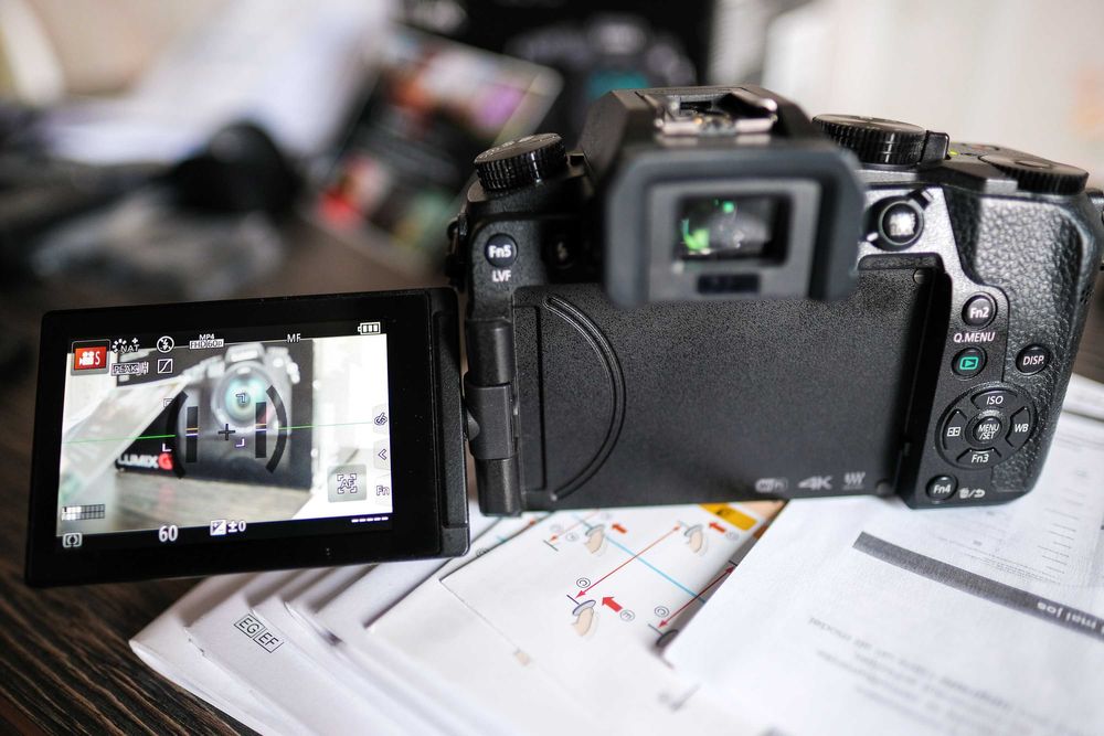 Panasonic LUMIX G7  mirrorless, 4K + Kit 14-42mm la cutie