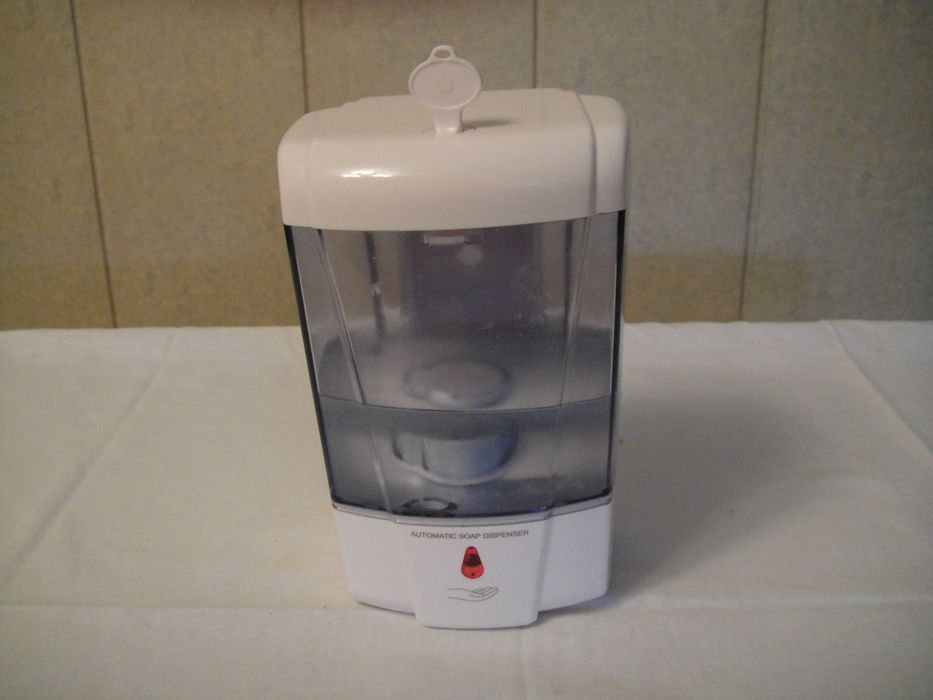 Диспенсер ( дозатор ) для антисептика, жидкого мыла и т.д.