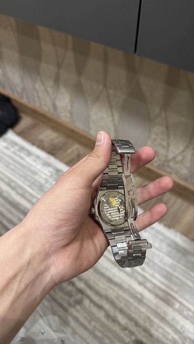 Patek philip soat sotiladi b/u