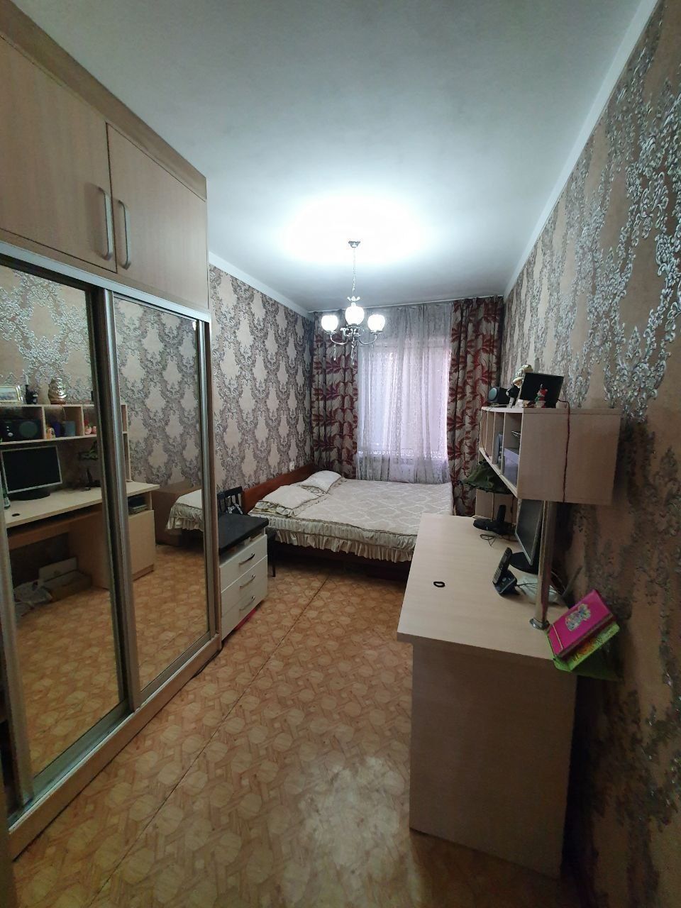 Юнусабад 6-квартал 2/2/4 срочно Продаётся