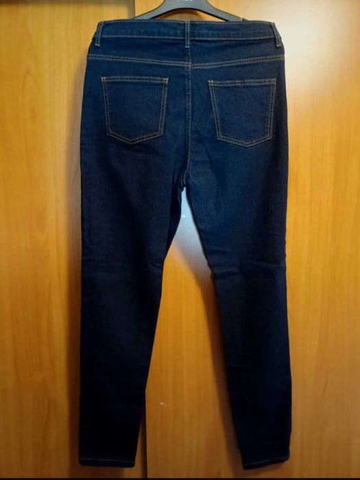 Blue jeans M&S, culoarea albastru inchis - indigo. Marimea L (EUR 40)