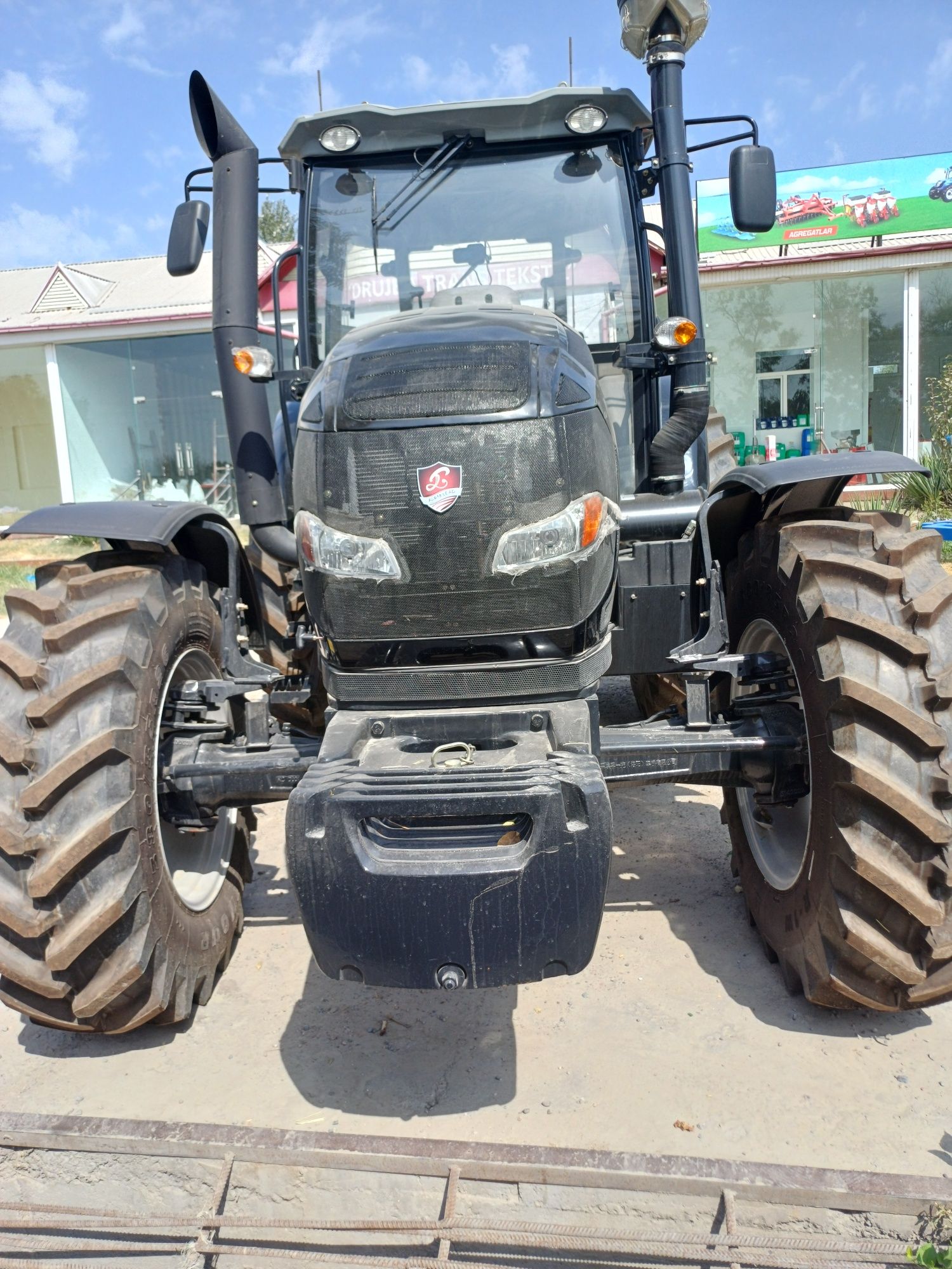 Трактор FARMLEAD 1604