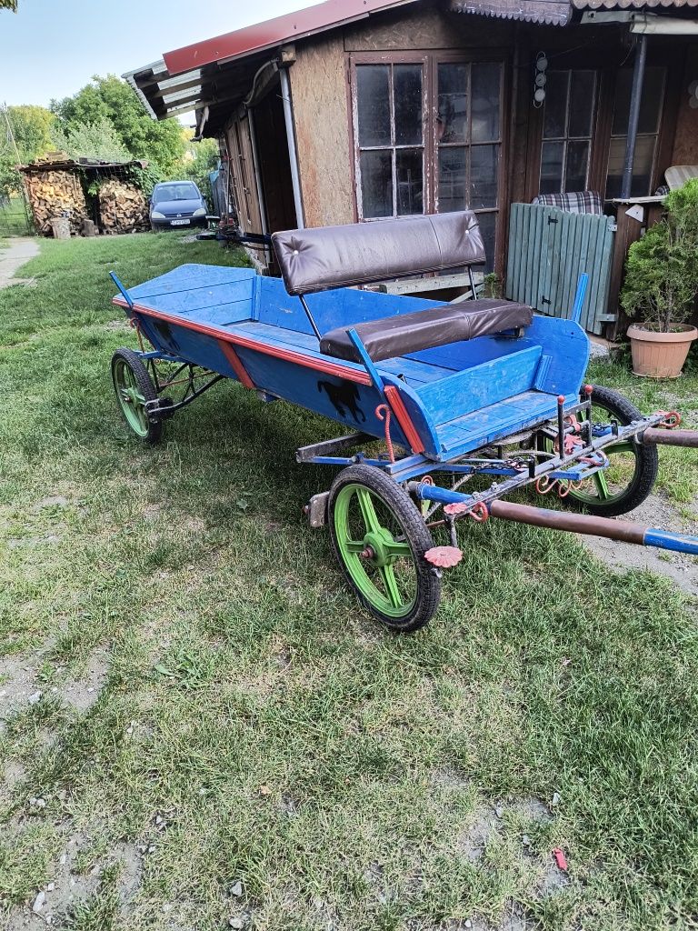 Vând căruță de ponei