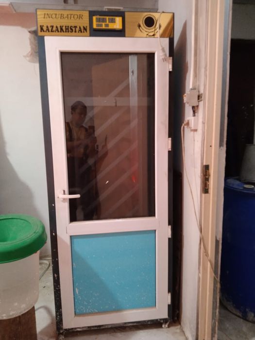 Продам инкубатор на 1500 яиц, еще выводной шкаф