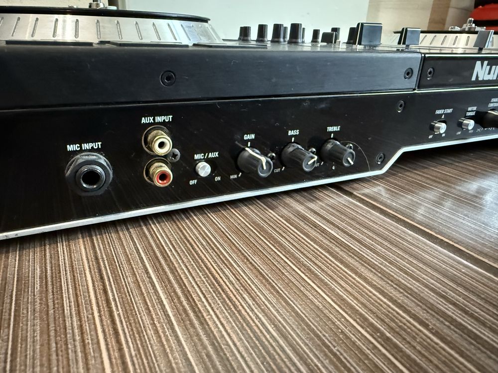 Numark NS7 Пулт