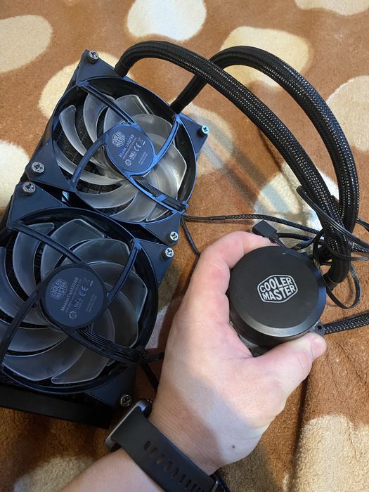 Cooler master in perfecta stare doar ca nu mai am prinderile