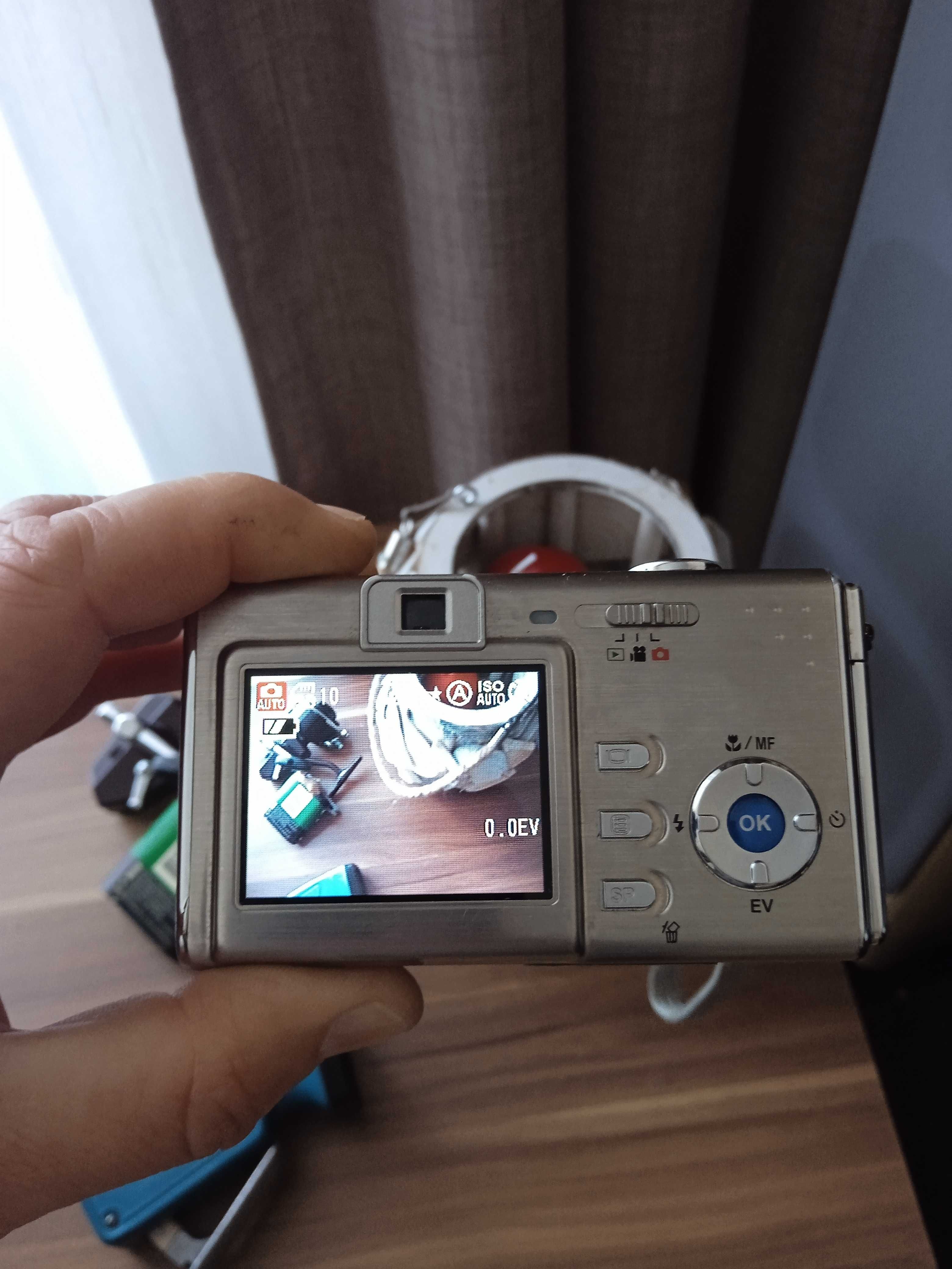 Aparat foto video Lumicron LCD 825 Z3 , 8 Megapixels