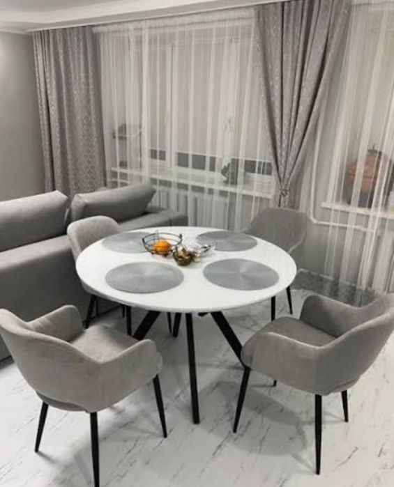 Отдам стол и стулья