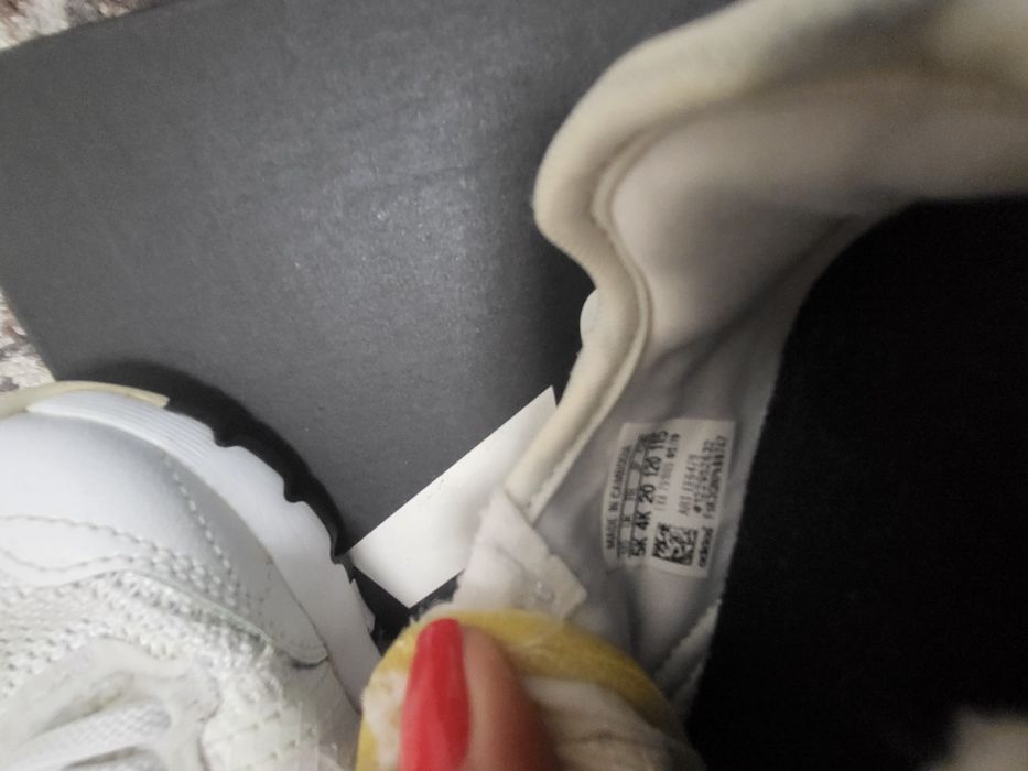 Adidasi adidas nr 20 purtați ca noi