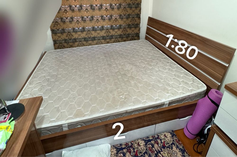 Двуспальная кровать