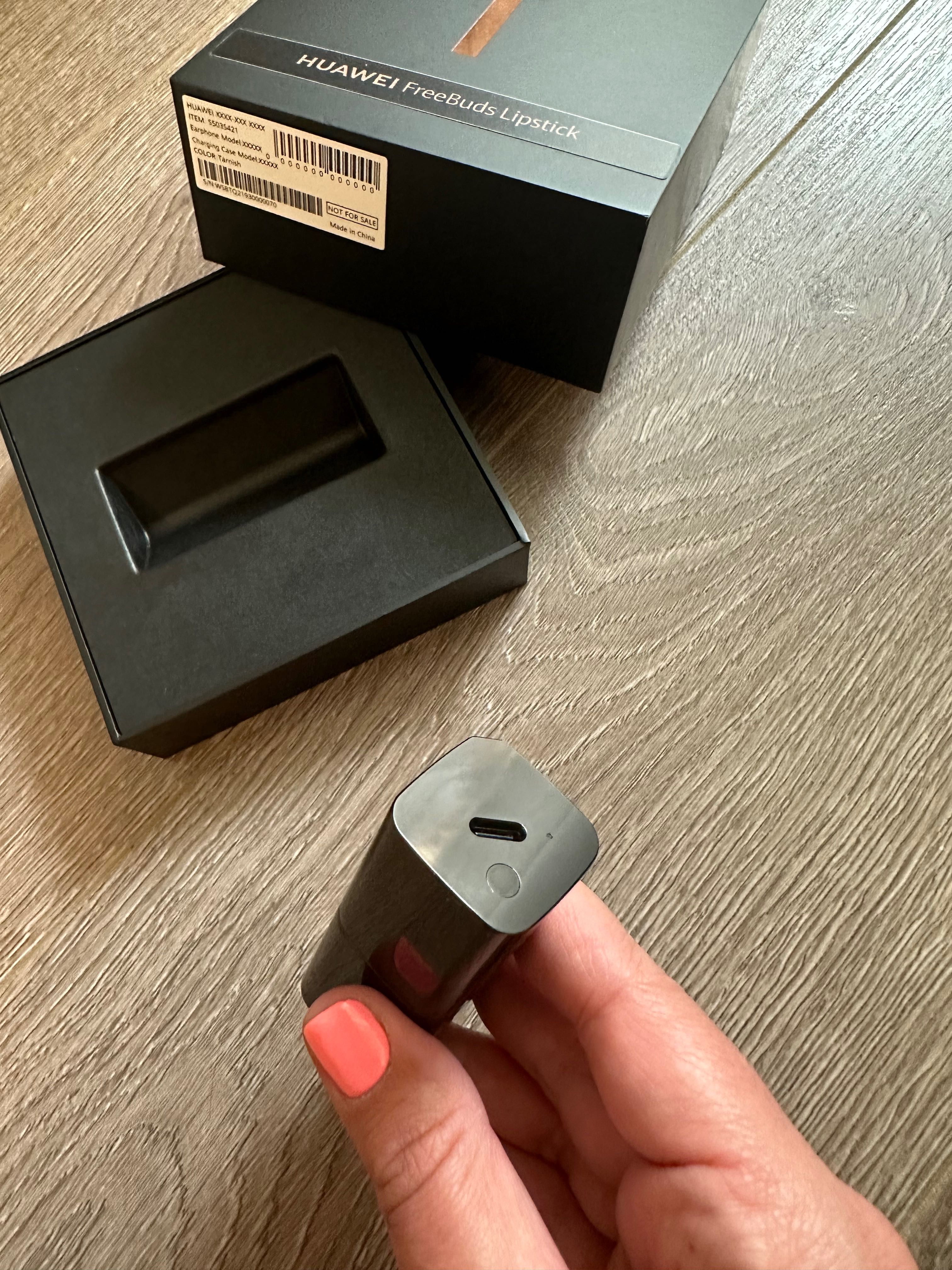 Чудесен за Коледен подарък -Безжични слушалки Huawei Freebuds Lipstick