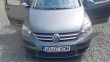 Vand golf 5 plus  an 2006 stare foarte buna. Pret 3000 euro usor neg
