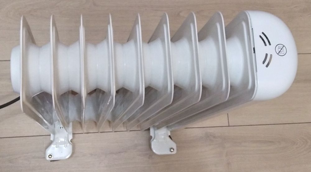 Calorifer electric 2000 W,9 elementi,3 trepte de putere,Termostat,Nou!