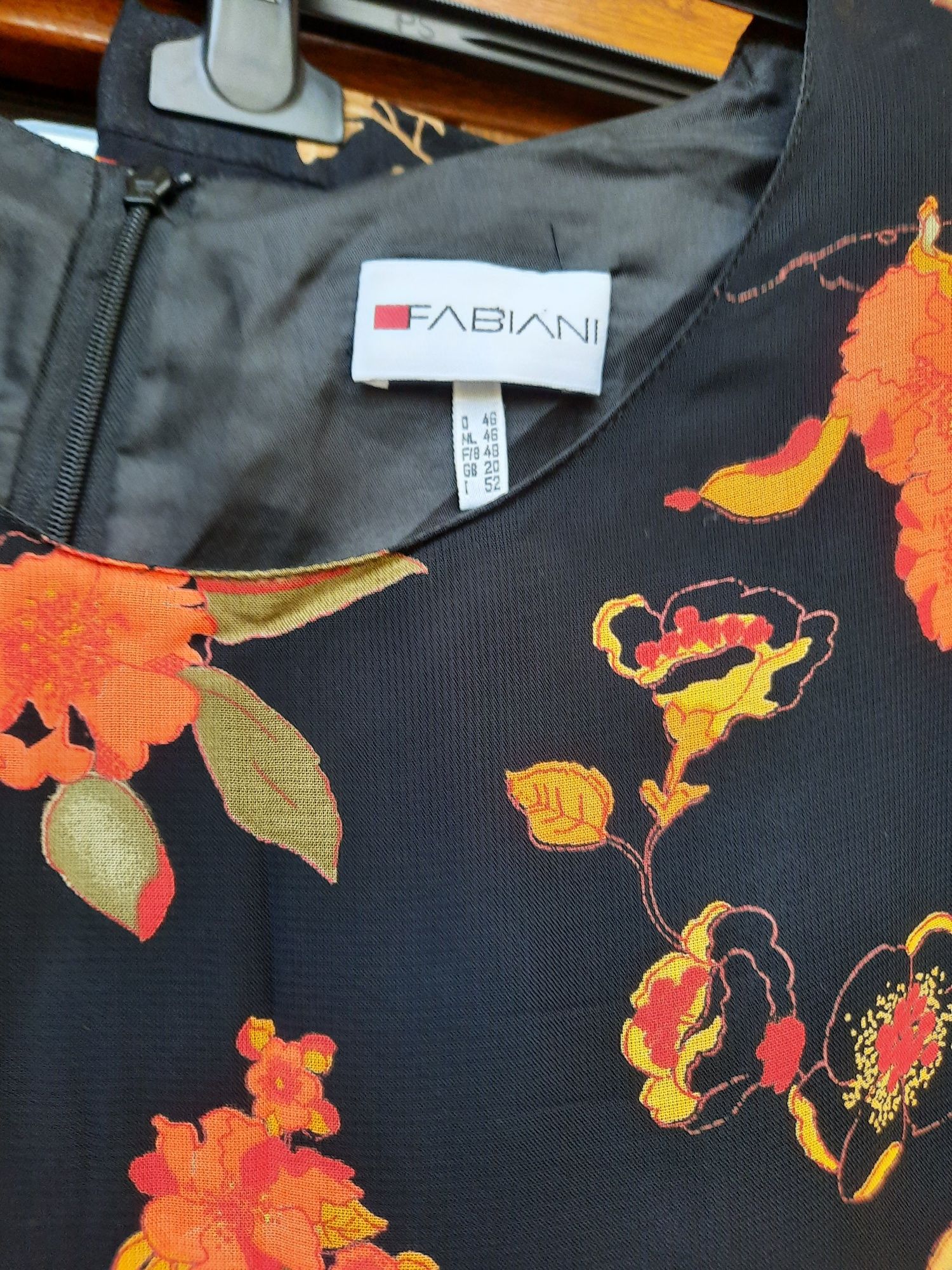 Bluza și fusta cu imprimeu floral mărimea 48