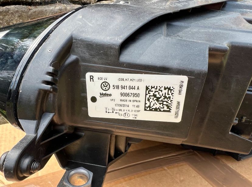 Far dreapta vw golf sportsvan bixenon led NOU