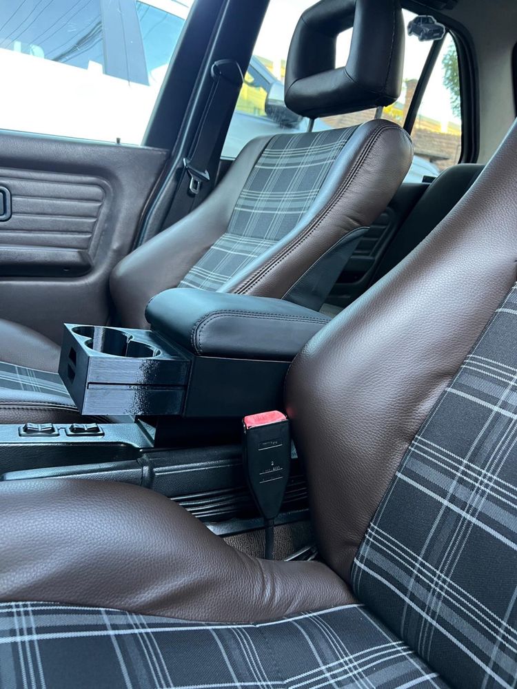 Cotiera BMW E30 cu suport de pahare