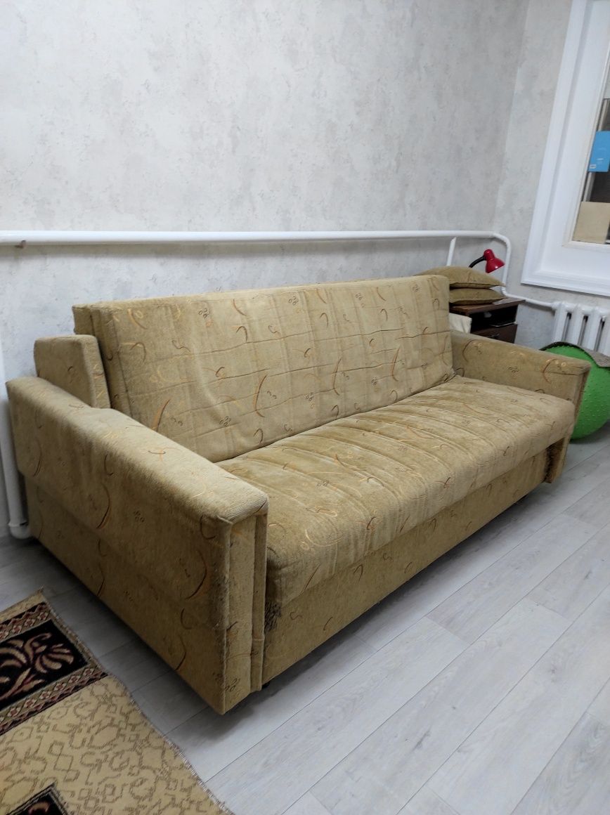 Продается диван кровать и два кресла