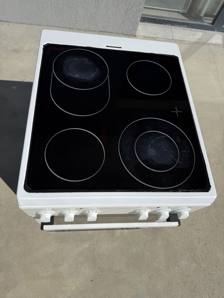 Печка с керамичен плот Gorenje 50 см широка