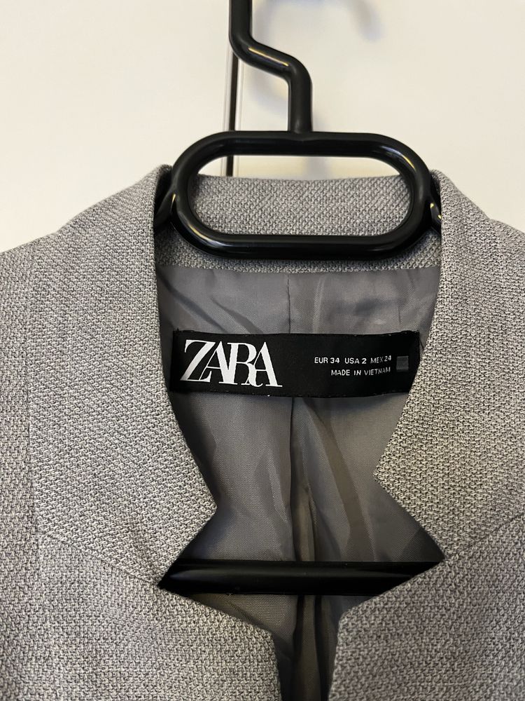 Сиво вталено сако Zara XS