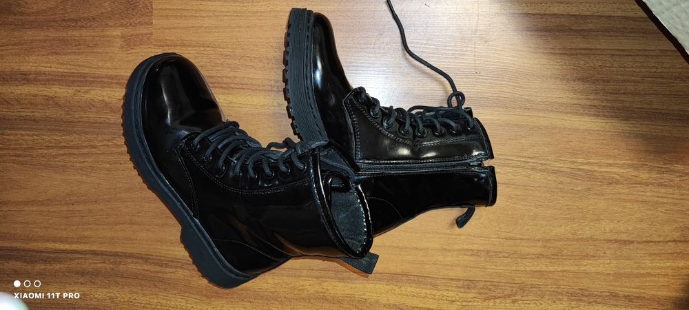 Reducere fulger! Ghete superbe, 35