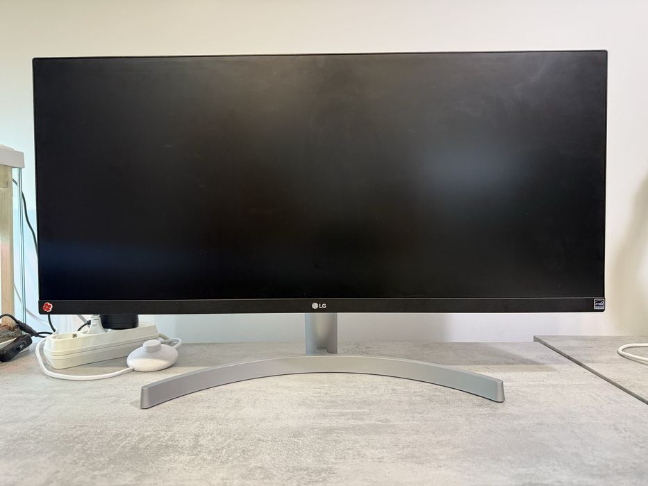 Monitor LG 29 inch ultra-wide