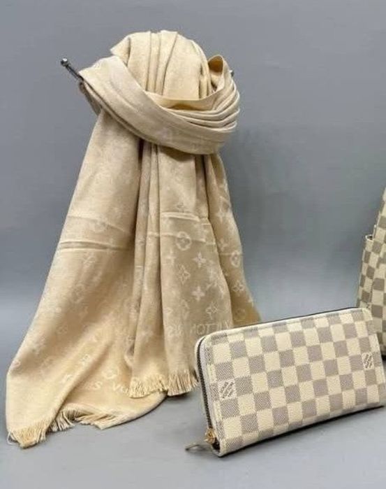 Set portofel +esarfa cu 2 fețe,material tip casmir,saculet,etichetă