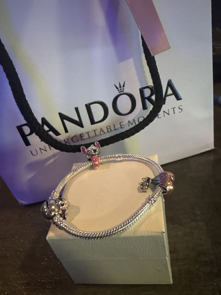 Гривна Pandora чисто нова с два талисмана