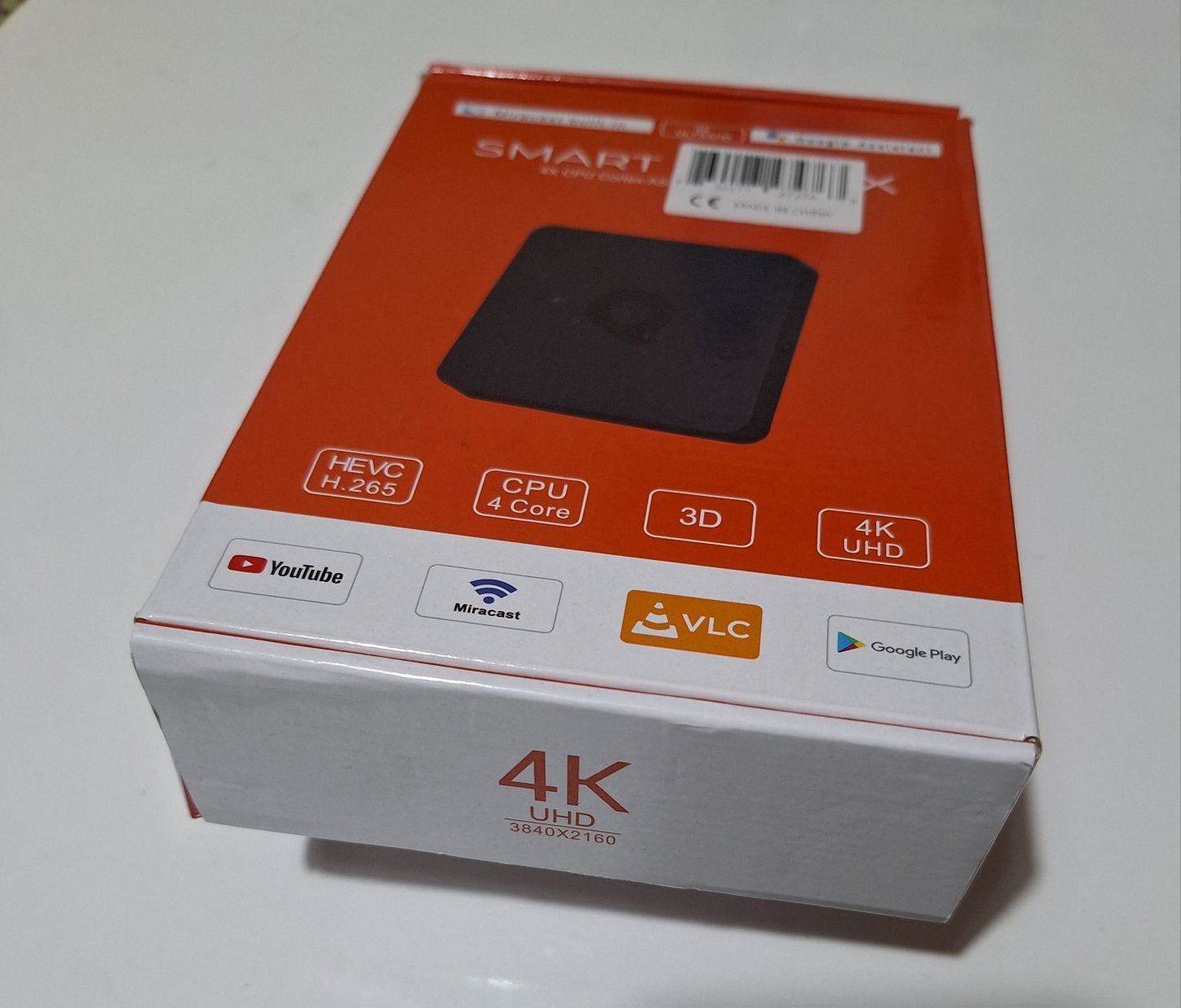 Продавам чисто новаTV SMART BOX .