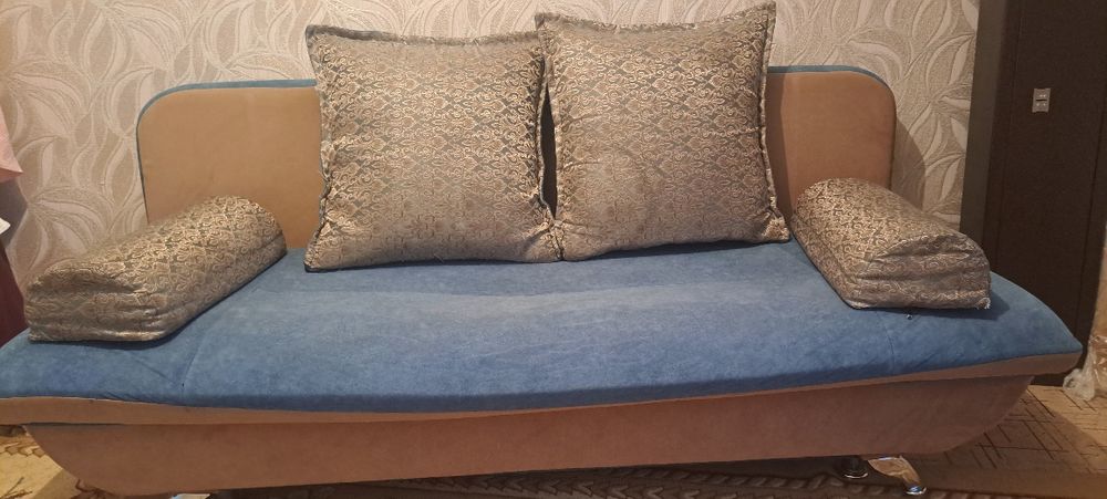 Диван сатылады  созылмалы