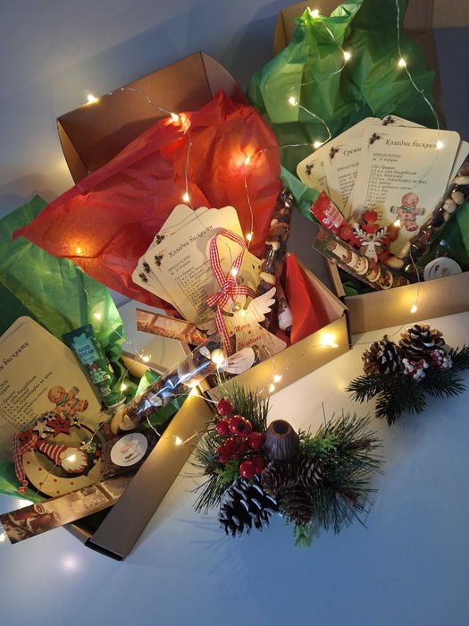 Коледни кутии за подарък