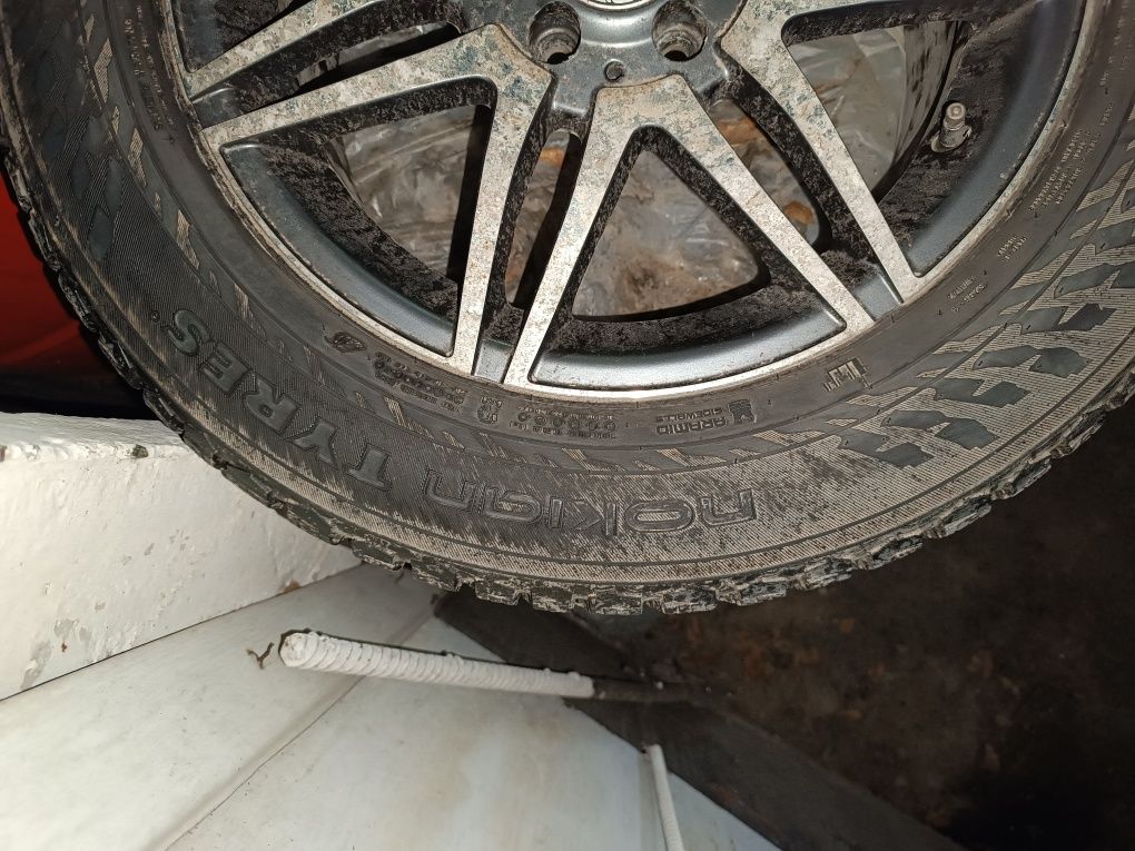 Продам диски с резиной 235 60 r17